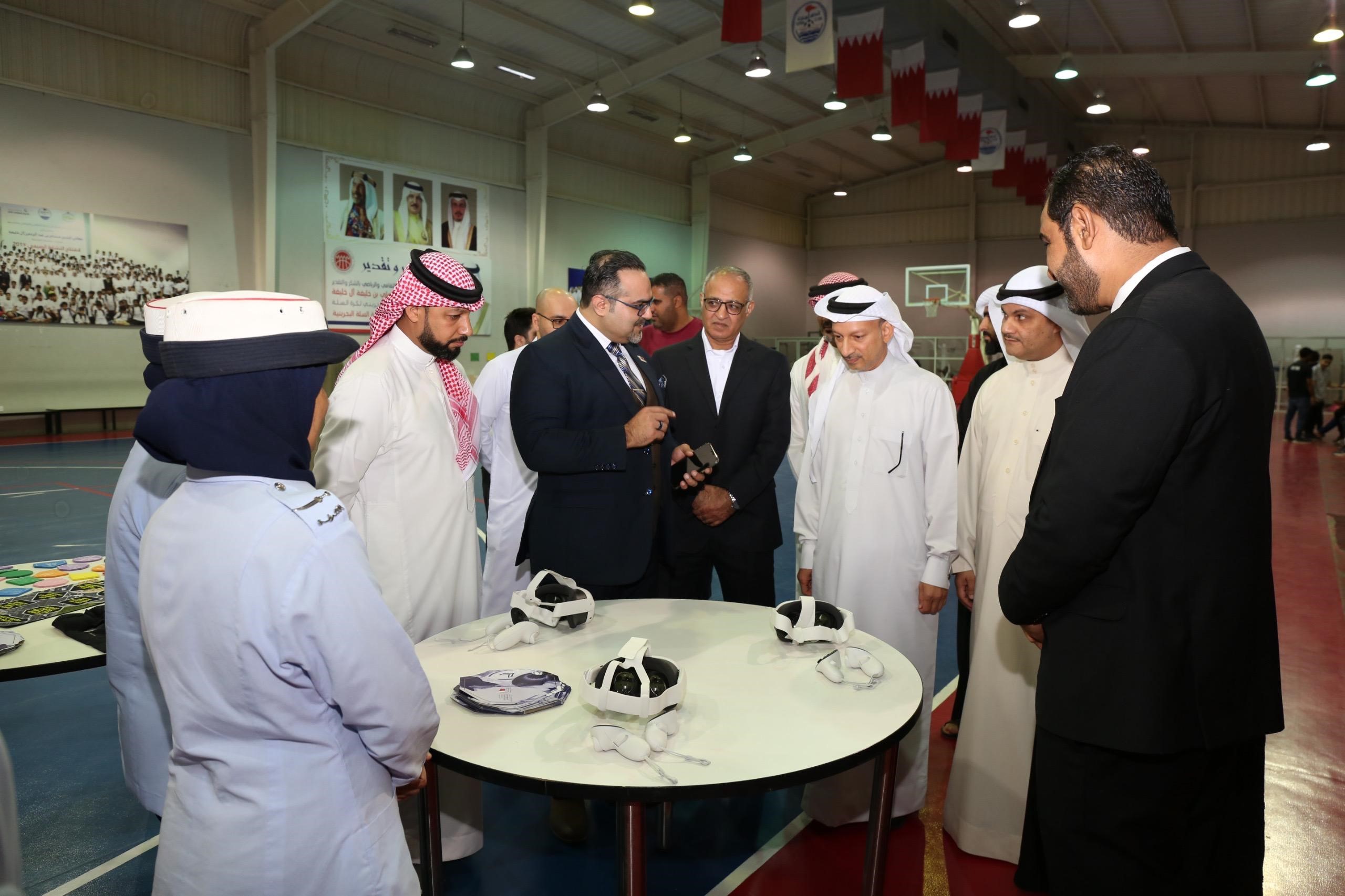 بمناسبة يوم الشراكة المجتمعية .. محافظة العاصمة تفتتح معرض معاً للتوعية الأمنية بنادي سترة<